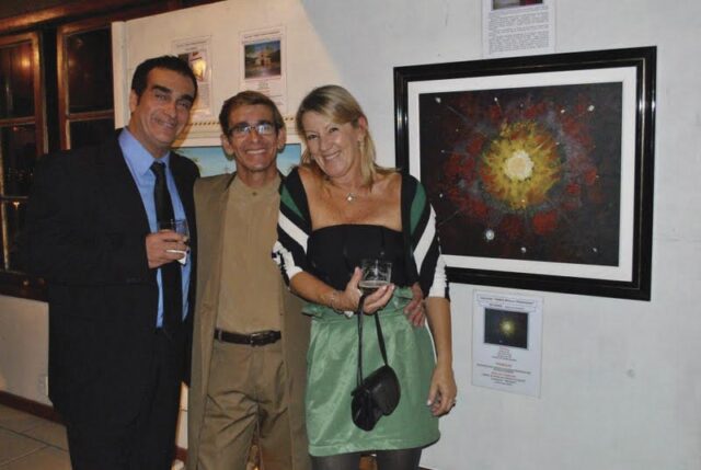 Dr. César Almeida com a Artista Plástica Angélica Bugarin (Araruama) Dr. César Almeida com a Artista Plástica Angélica Bugarin (Araruama)