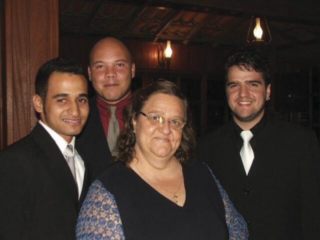 A Banda RG, com a queridíssima Tia Vania, empresária do grupo. A Banda RG, com a queridíssima Tia Vania, empresária do grupo.